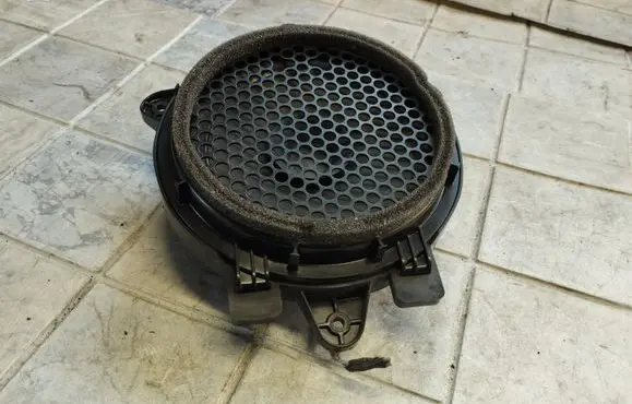 Chrysler Pacifica Front door speaker 04685967AD