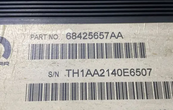 Dodge Challenger Sound amplifier 68425657AA TH1AA2140E6507 26777AH