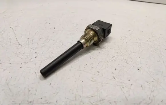 BMW 5 E34 Intake air temperature sensor 0824111004 13621725323 13621725324