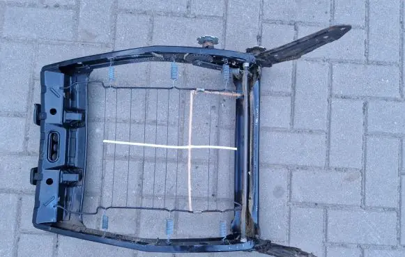 Volkswagen PASSAT B4 Seat frame 357881045G