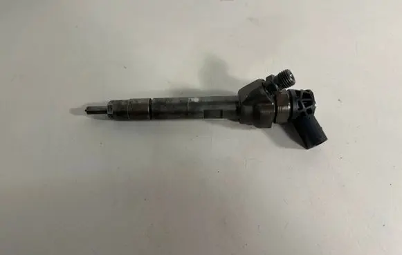 BMW 5 F10 F11 Fuel injector 0445110382