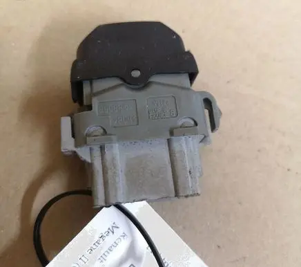 Renault Megane II Electric window control switch 28082