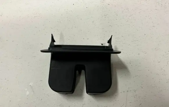Audi A3 S3 8V Tailgate/boot lid lock trim 4H0827520