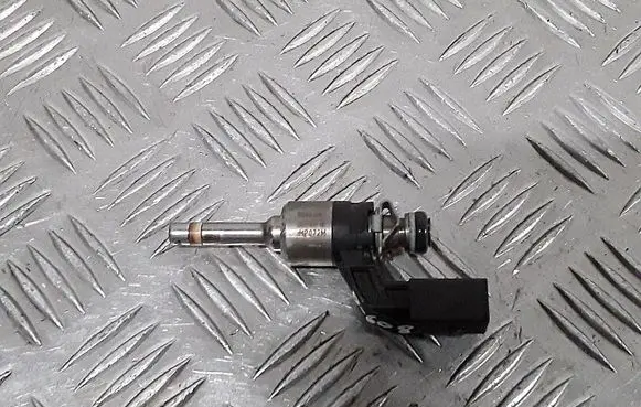 Volkswagen Golf VI Fuel injector 03C906036M