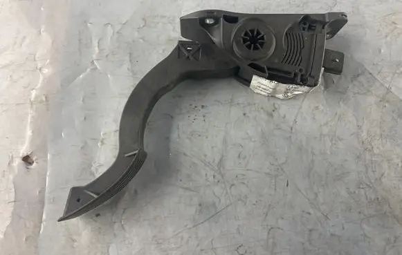 Ford Focus Accelerator throttle pedal BV619F836AB BEV241600 6PV01036830