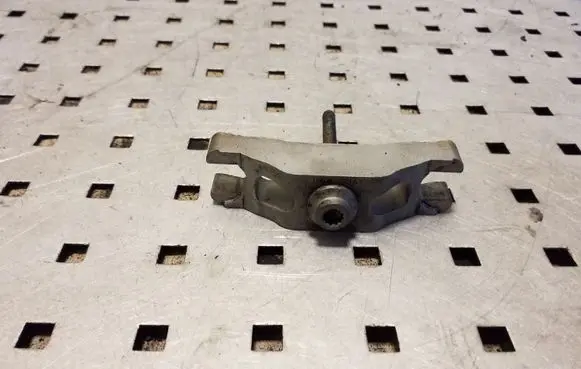 Volkswagen PASSAT B7 Fuel Injector clamp holder