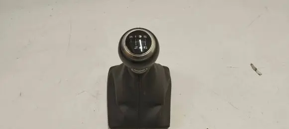 Audi Q2 - Gear lever shifter trim leather/knob 81a863279