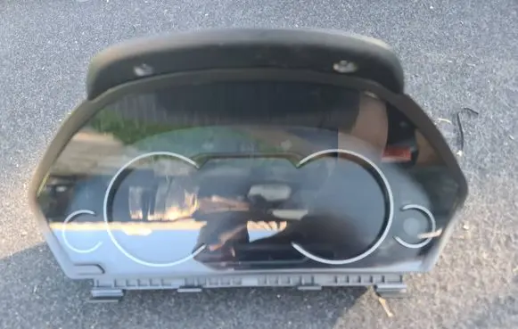 Speedometer (instrument cluster)
