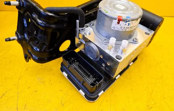 Mercedes-Benz C W206 Air suspension compressor A2063207605 A2069010708