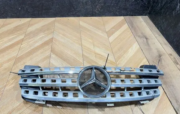 Mercedes-Benz ML W164 Front grill A1648880323 A1648800885