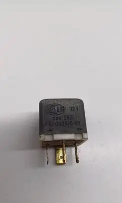 Volkswagen Golf III Other relay 4RA00351002