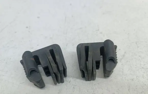 Mercedes-Benz A W168 Radiator mount bracket A2105040146 2105040146