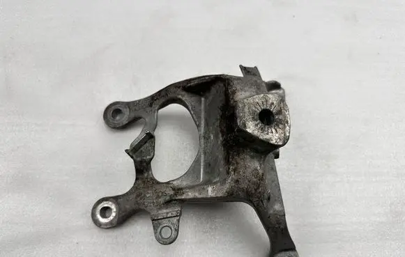 Audi A8 S8 D4 4H Engine mounting bracket 4H0199308