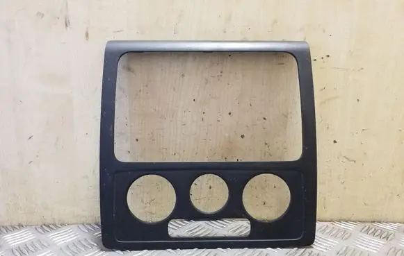 Volkswagen Caddy Radio/GPS head unit trim 2K0858061