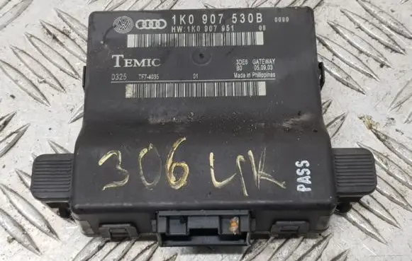 Volkswagen Golf V Gateway control module 1K0907530B