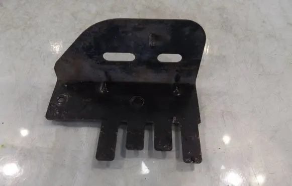 Engine mount bracket