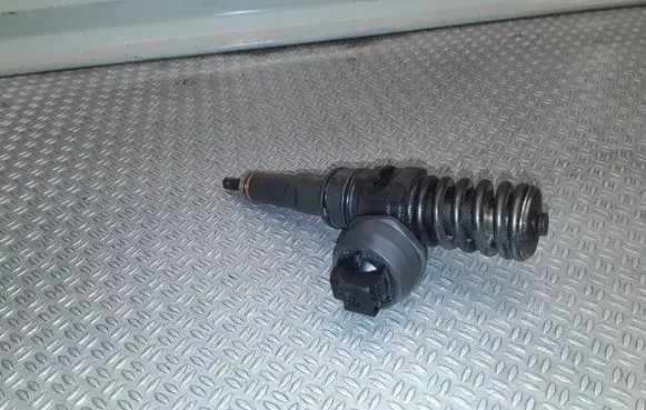 Skoda Roomster (5J) Fuel injector 038130073AG