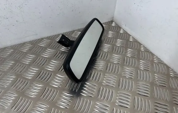 Nissan Qashqai Rear view mirror (interior) E11015892