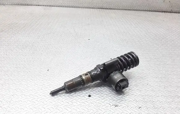 Volkswagen Golf V Fuel injector 03G130073G