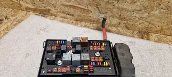 Opel Astra J Fuse box set 13343764 1110185AA