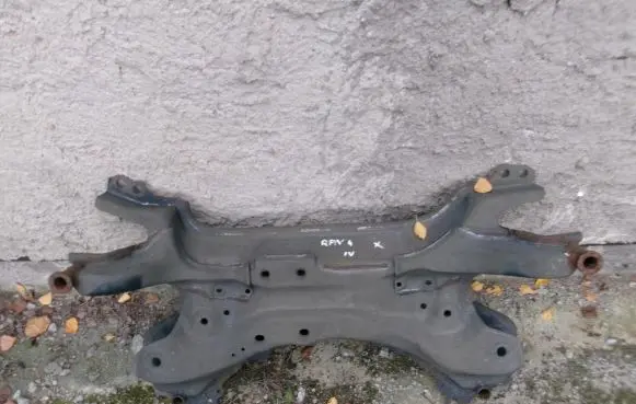 Toyota RAV 4 (XA40) Front subframe