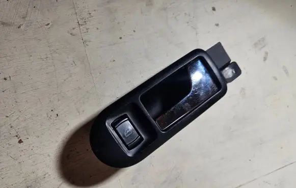 Volkswagen PASSAT B5 Front door interior handle 3B1837114