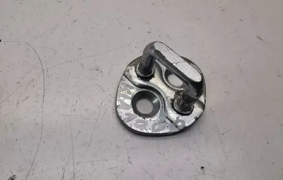KIA Sportage Trunk lock loop 