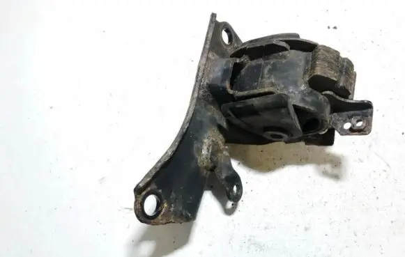 Toyota Avensis T250 Engine mount bracket