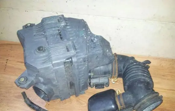 Mitsubishi Space Wagon Air filter box
