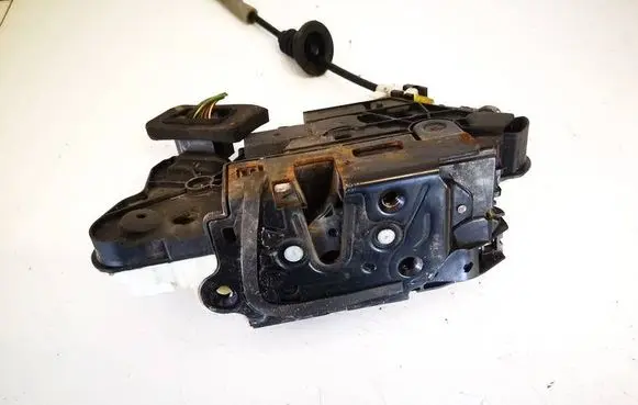 Volkswagen Cross Polo Front door lock 1721219877