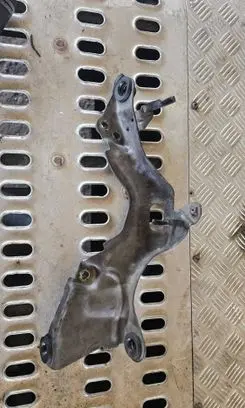 Mercedes-Benz C W205 Engine mounting bracket 165730129R