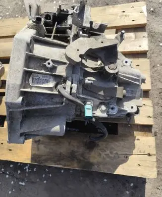 Nissan Juke I F15 Manual 6 speed gearbox 320106445R 320101KB0A S025605
