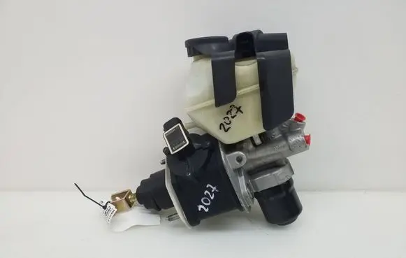 Mercedes-Benz CLS C219 Master brake cylinder A0004300312