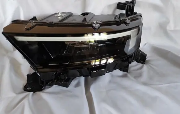 Opel Mokka B Headlight/headlamp 9834008280