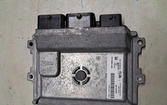 Peugeot 2008 I Engine control unit/module 9811545080