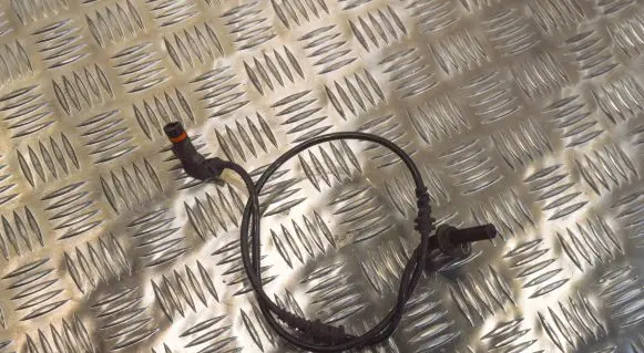 Mercedes-Benz E W212 ABS brake wheel speed sensor A2125400217 13971039