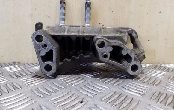 Ford Mondeo MK IV Engine mounting bracket 3M516030AF