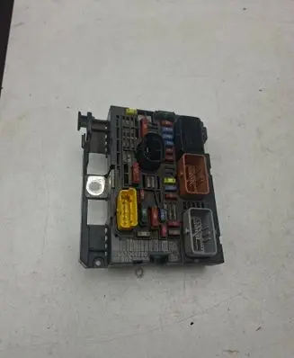 Peugeot 5008 Fuse module 9667044980