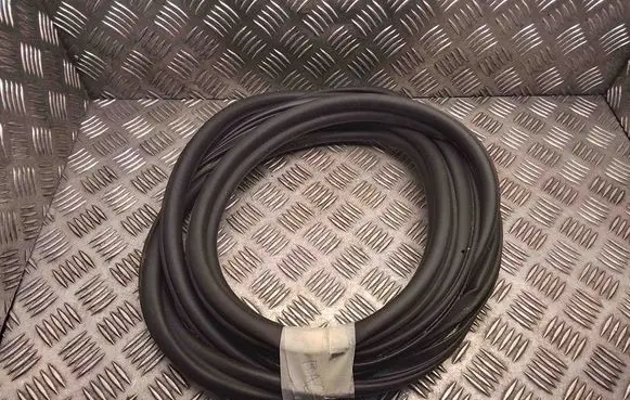BMW 5 F10 F11 Loading door rubber seal (on body) 720655412