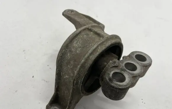 Opel Zafira B Engine mount bracket 90575779