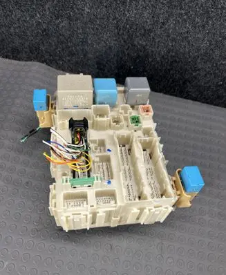 Toyota Prius (XW20) Fuse module 307190334 9139