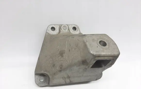 Engine mounting bracket