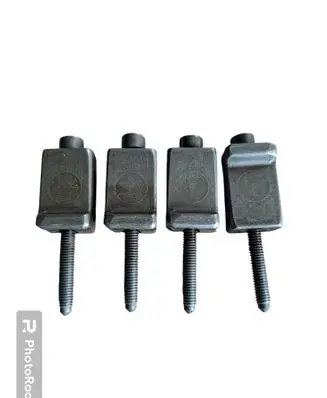 Volkswagen Golf V Fuel Injector clamp holder 