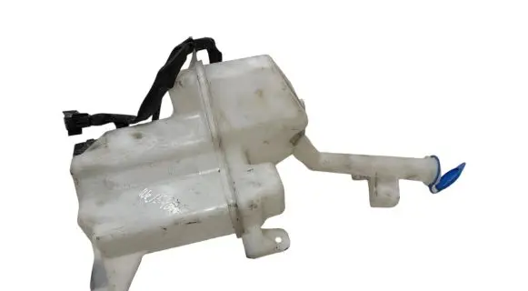 Suzuki Swift III Windshield washer fluid reservoir/tank 3840052R0