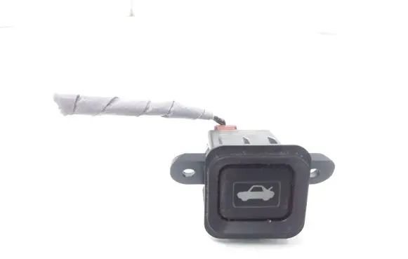 Honda CR-V Tailgate opening switch M08525