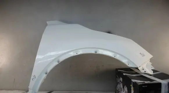 Nissan Qashqai Fender mounting bracket