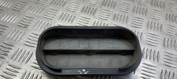 Quarter panel pressure vent