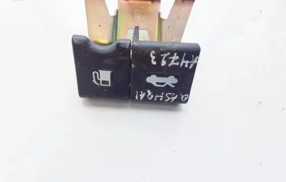 Nissan Qashqai+2 Engine bonnet (hood) release handle