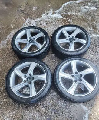 Volvo V60 R17 alloy rim