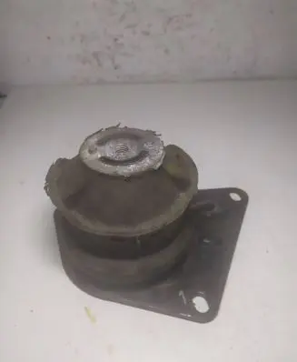 Engine mount bracket